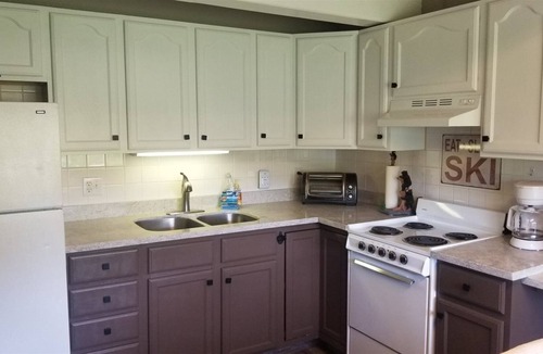 Glenwood Springs Condo | Homey and cozy with a large table for great feasts or epic card games.