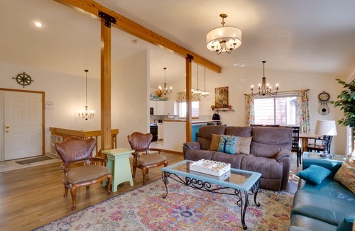 Frisco House | Homey Dog-Friendly Retreat w/Deck in Dtwn Frisco!