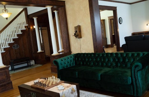 Monte Vista House | Honey Bee Manor in Monte Vista