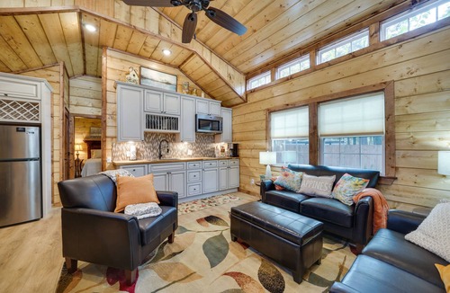 Broken Bow Cabin | Hook, Line, & Sinker Retreat: Fire Pit, Grill!