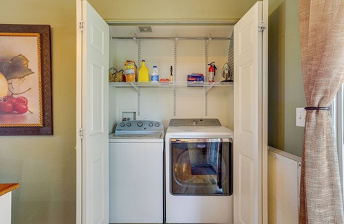 Elizabeth House | Horse Country Home Near Castlewood Canyon!