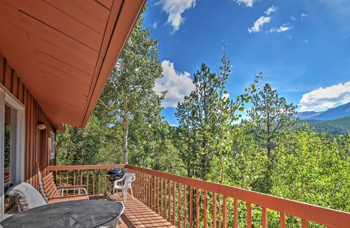 Rainbow Valley Cabin | 'Horseshoe Lodge' Divide Cabin w/ Furnished Deck!