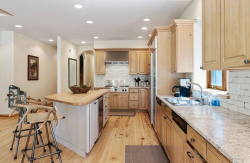 Purgatory House | Hot Tub, 10 Min to Skiing, Fireplace, Retreat!