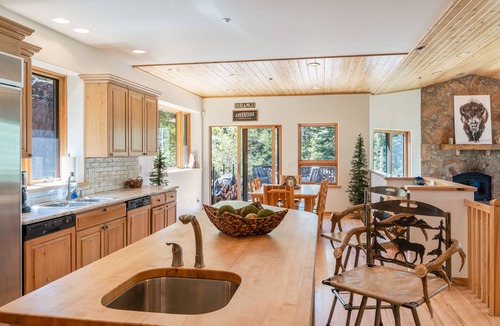 Purgatory House | Hot Tub, 10 Min to Skiing, Fireplace, Retreat!