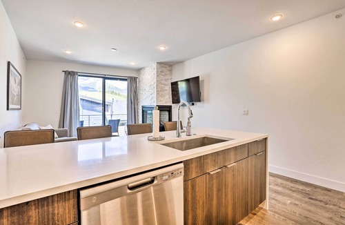 Willow Grove Condo | Hot Tub & Balcony: Riverfront Silverthorne Condo!