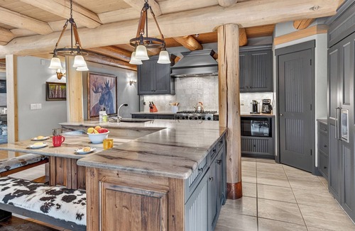 Dunkin Hill House | Hot Tub + Close to Downtown + Mtn Views - Twin Eagles Lodge