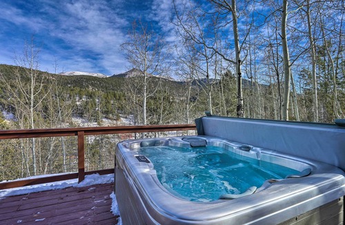 Rainbow Valley Cabin | Hot Tub, Deck & Grill: Mtn-View Divide Cabin