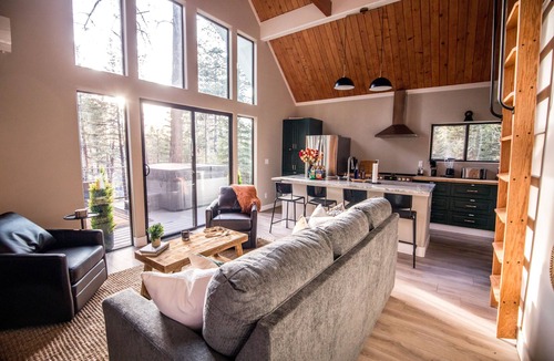 Los Ranchitos Estates Ski Chalet | Hot Tub + Fire Pit - Games + Loft - 20min to Durango-Silverton Train