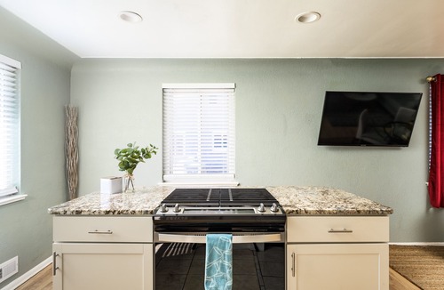 Arvada Plaza Area House | Hot Tub Fire Pit Grill, Movie House for 12!