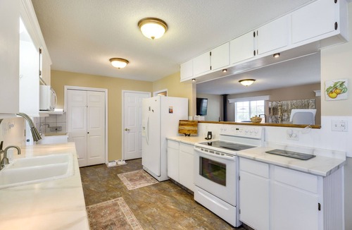 Clifton House | Hot Tub & Fire Pit: Serene Clifton Retreat!