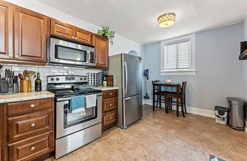 Curtis Park House | HOT TUB Firepit Pool Table Patio Downtown Denver