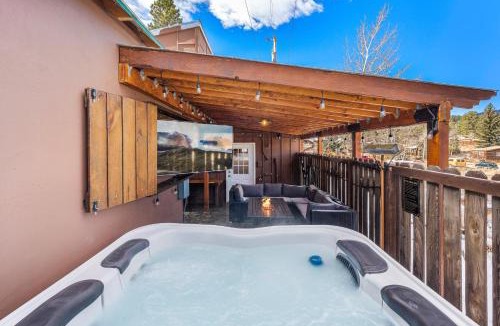Nederland House | HOT TUB Firepit Sauna Peak to Peak Loft Retreat