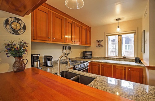 Keystone House | Hot Tub & Grilling Area: Keystone Townhome!