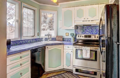 Palisade Cottage | "HOT TUB" - Historic Cottage at the White Lily Ranch