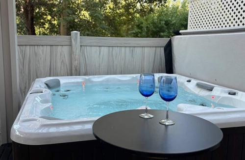 Palisade Cottage | "HOT TUB" - Historic Cottage at the White Lily Ranch
