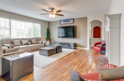 Aurora House | Hot Tub, Home Gym, Game Room Spacious Aurora Home