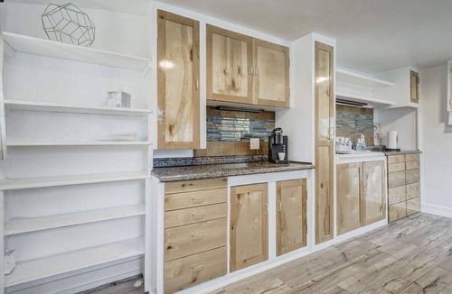 Old North End House | HOT TUB I Central I Bungalow I Walking Trail