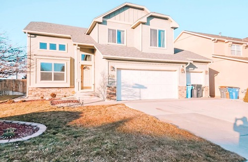 Fountain House | Hot Tub, King Beds, Pet Friendly Close to I25