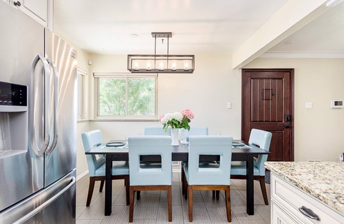 Denver House | Hot Tub, Steam Room, Billiards, Ping Pong, Darts, 3 Kings, 8 beds total.