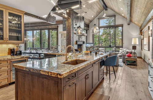 Breckenridge House | Hot Tub + Theatre Room - Summit at Shock Hill