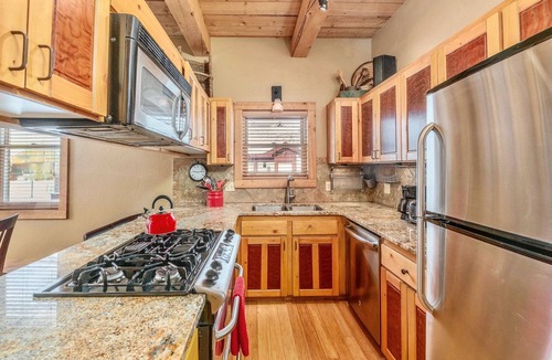 Crested Butte Cottage | Hotub!Fireplace!Sauna!Best Location In Town!Steps to FREE Shuttle!Comfy!