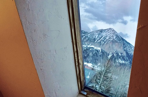 Crested Butte Cottage | Hotub!Fireplace!Sauna!Best Location In Town!Steps to FREE Shuttle!Comfy!