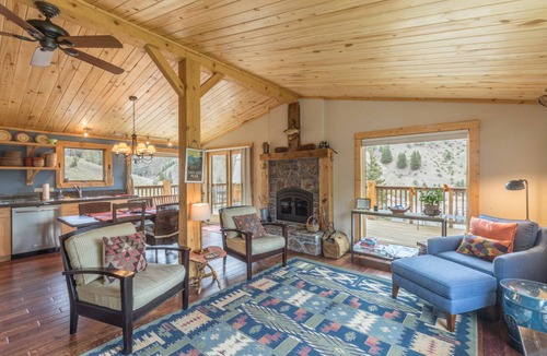 Creede House | House ∙ 3 bedrooms ∙ 8 guests