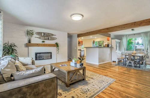 Skyway House | House ∙ 3 bedrooms ∙ 8 guests