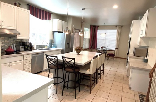 Castle Pines North House | House -Extend your stay to SAVE! Visit Gorgeous Castle Pines, CO- Great location