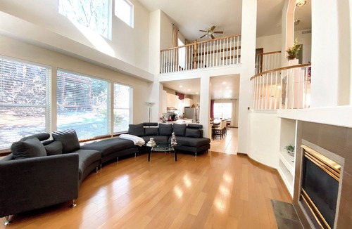 Castle Pines North House | House -Extend your stay to SAVE! Visit Gorgeous Castle Pines, CO- Great location