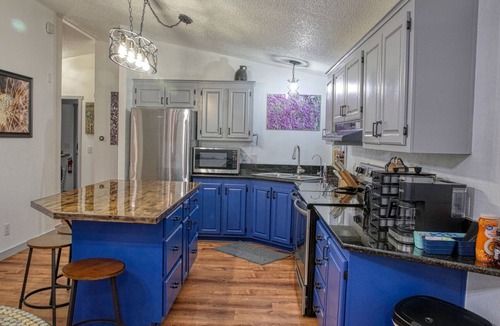 Berthoud House | House in mountains near large reservoir.