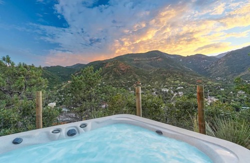 Manitou Springs Historic District House | House ∙ 4 bedrooms ∙ 8 guests