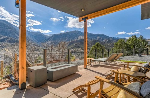 Manitou Springs Historic District House | House ∙ 4 bedrooms ∙ 8 guests
