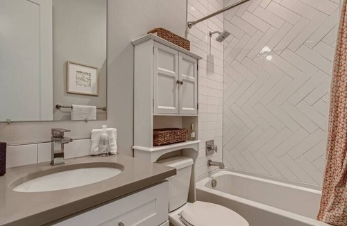 Sunnyside House | Huckleberry House / Denver & Mtns Travel Hub / 1BD