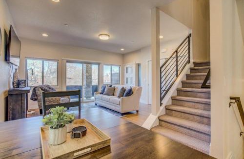 Colorado Springs House | Huge Epic Views 2 Rooftop Lounges Prime Area