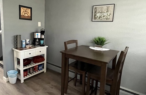 Oak Park House | ~ Huge Family Retreat w/Movie Theater & Game Room~