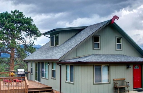 Estes Park Cottage | Huge Views, 15 Acre Private Estate, Wildlife, Multi-Family Cottage Near RMNP