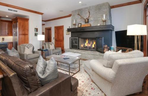 Avon Apartment | Hummingbird C102 Condo