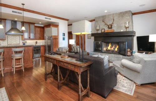 Avon Apartment | Hummingbird C102 Condo