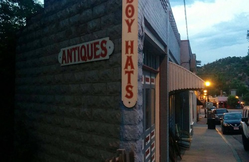 Manitou Springs Historic District Cottage | Hummingbird Cottage - downtown Manitou Springs