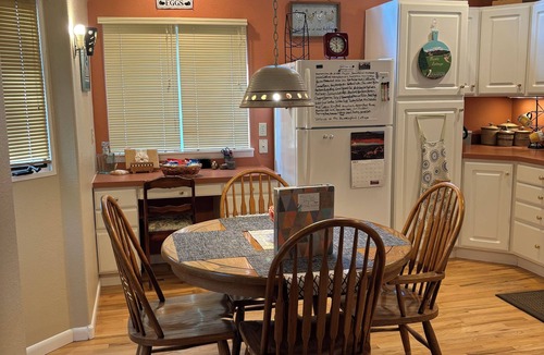 Colorado Springs Cottage | Hummingbird Guest Cottage on Black Forest Ranch
