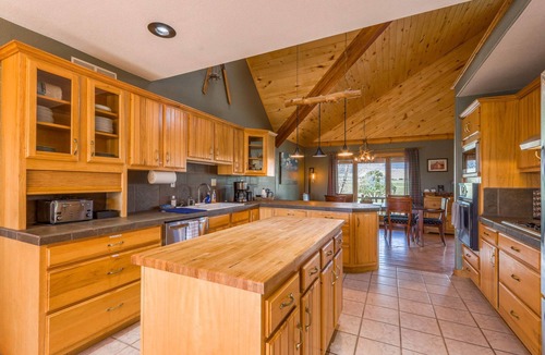Westcliffe Cabin | Hunter's Special: Lodge with Six Bedrooms + Loft. ATV Access to Rainbow Trail.
