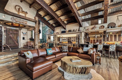 Steamboat Springs House | Iconic Cowboy Lodge 1066