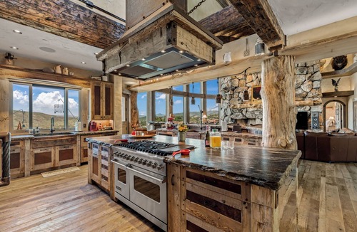 Steamboat Springs House | Iconic Cowboy Lodge 1066