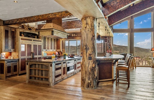 Steamboat Springs House | Iconic Cowboy Lodge 1066