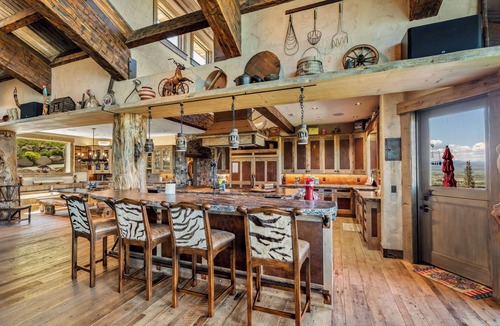 Steamboat Springs House | Iconic Cowboy Lodge 1066