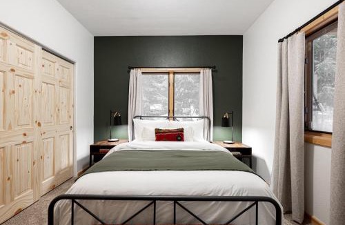 Idaho Springs House | Iconic Log Cabin Escape - Idaho Springs - Hot Tub