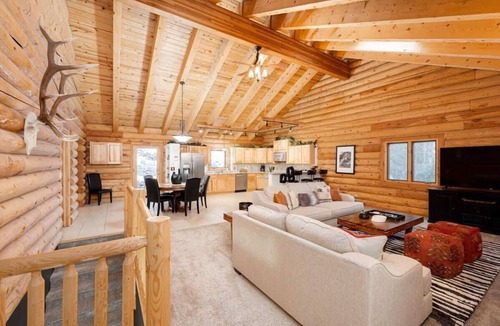 Idaho Springs House | Iconic Log Cabin Escape | Idaho Springs | Hot Tub
