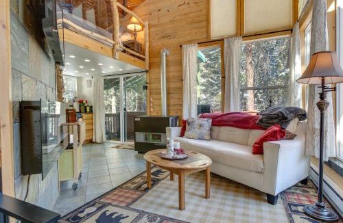 Idaho Springs House | Idaho Springs Cabin with Hot Tub on Half Acre!