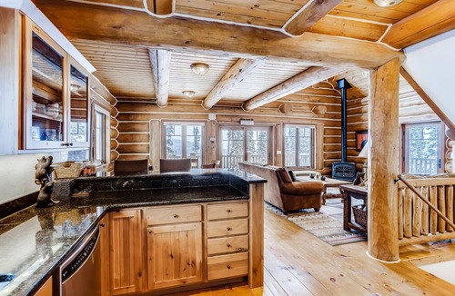 Quandary Village House | Idyllic Breckenridge Chalet with deck, valley views and Starlink internet